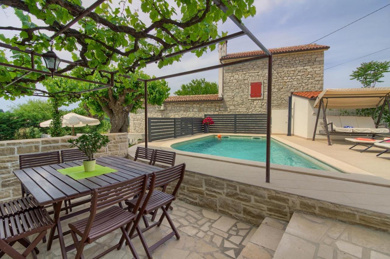 Cozy Zita With Private Pool Near Town Center *