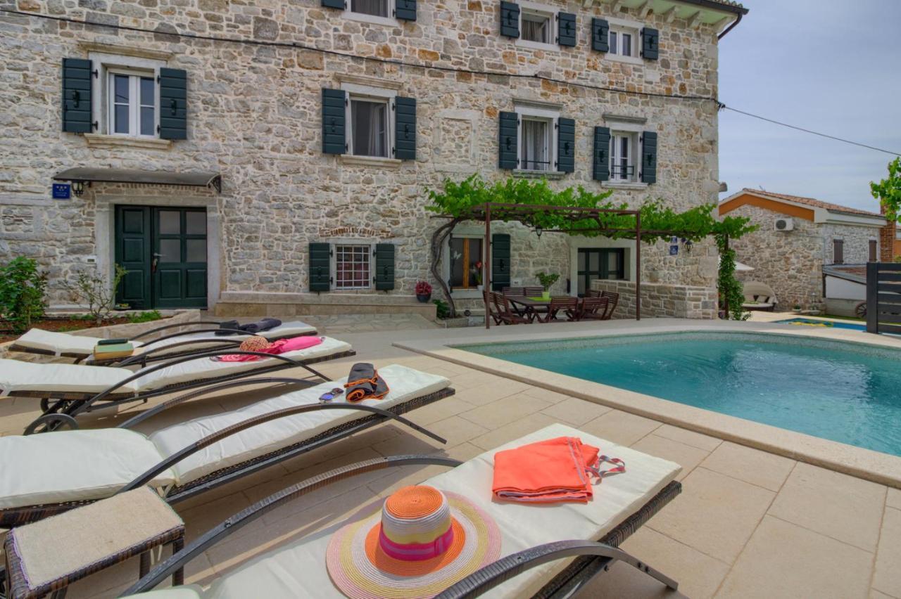Cozy Zita With Private Pool Near Town Center Villa